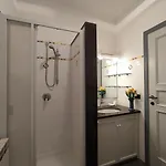 Corsini House 莱万托
