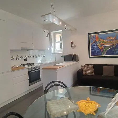 아파트 Corsini House 레반토